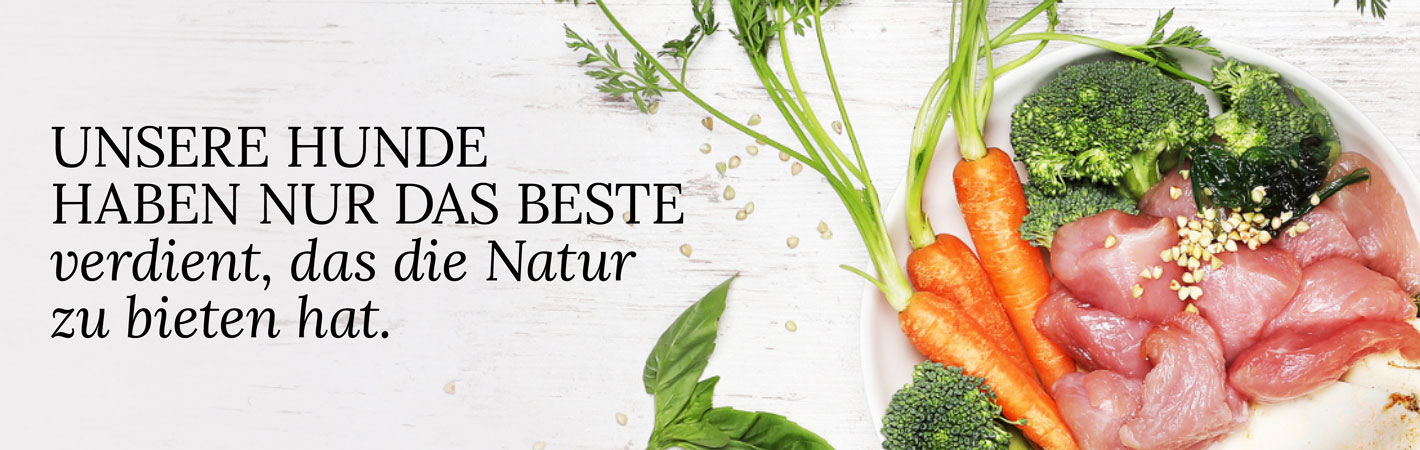 Banner mit dem Text: Unsere Hunde haben nur das Beste verdient, das die Natur zu bieten hat. Sowie einer Abbildung von einem Futternapf mit unterschiedlichen Rohstoffen